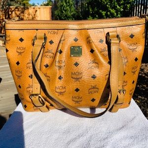 MCM  large shoulder bag! Beautiful!